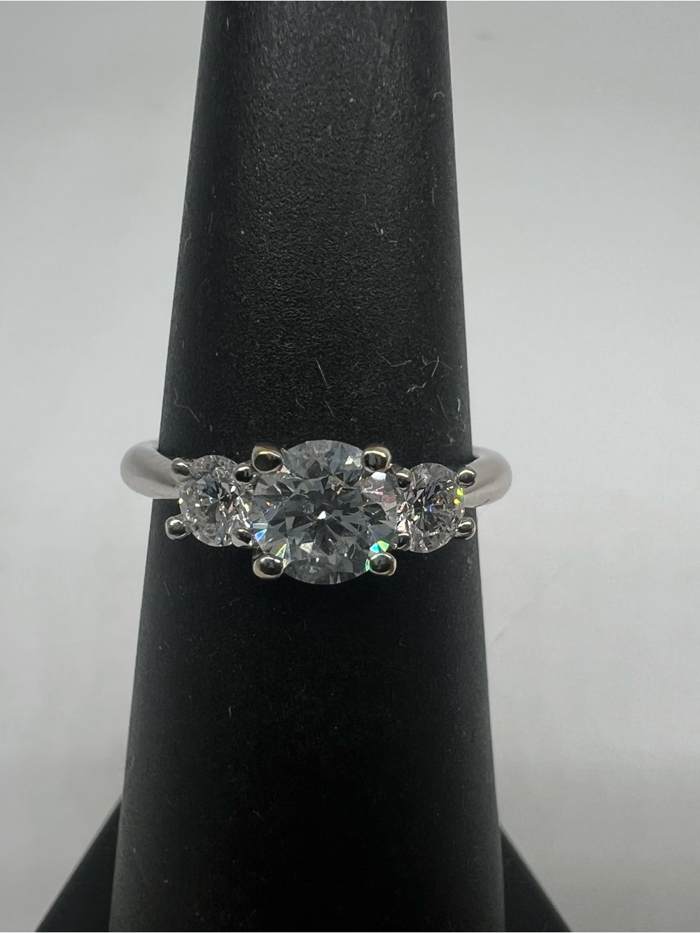Ritani 18K White Gold 750 Three Stone Round Diamond Engagement Ring Size 5.5